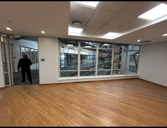 947M² OFFICE TO LET IN SANDTON CENTRAL
